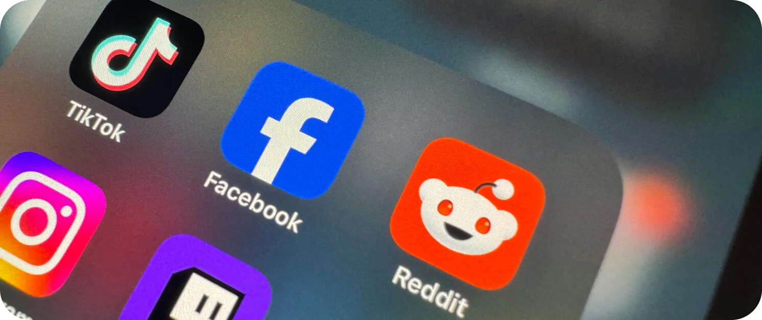 네이티브 앱은 틱톡, 페이스북, 레딧, 인스타그램 앱 아이콘 이미지