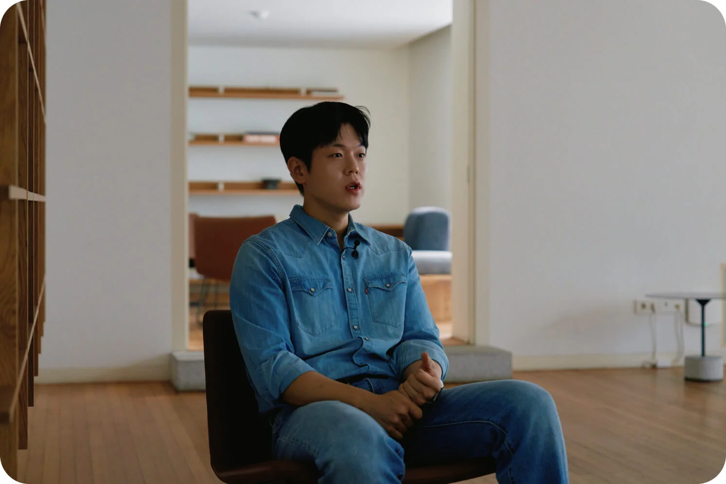 흑백요리사2 반찬술사가 인터뷰를 하고 있다.