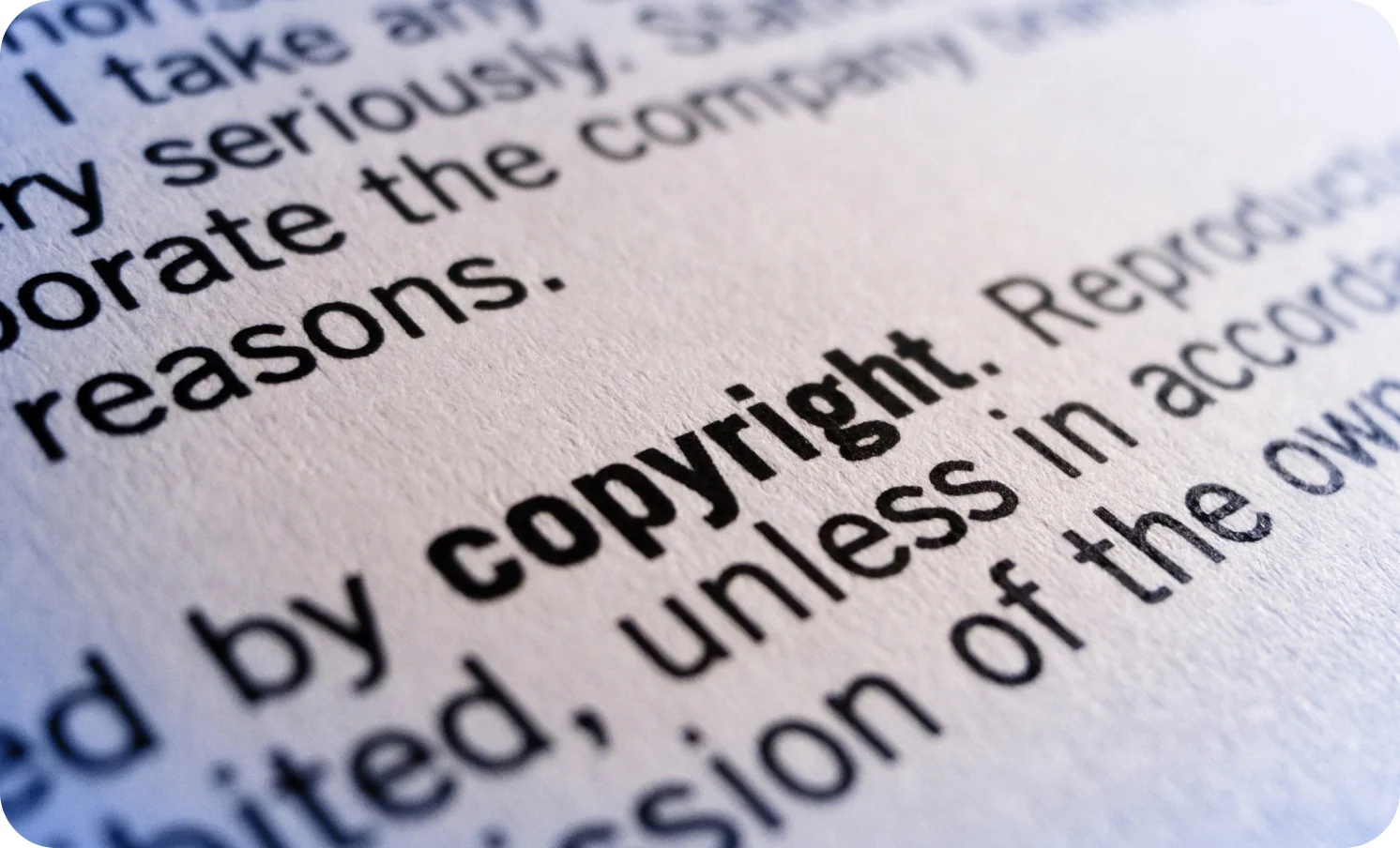 copyright 단어가 써져있는 이미지