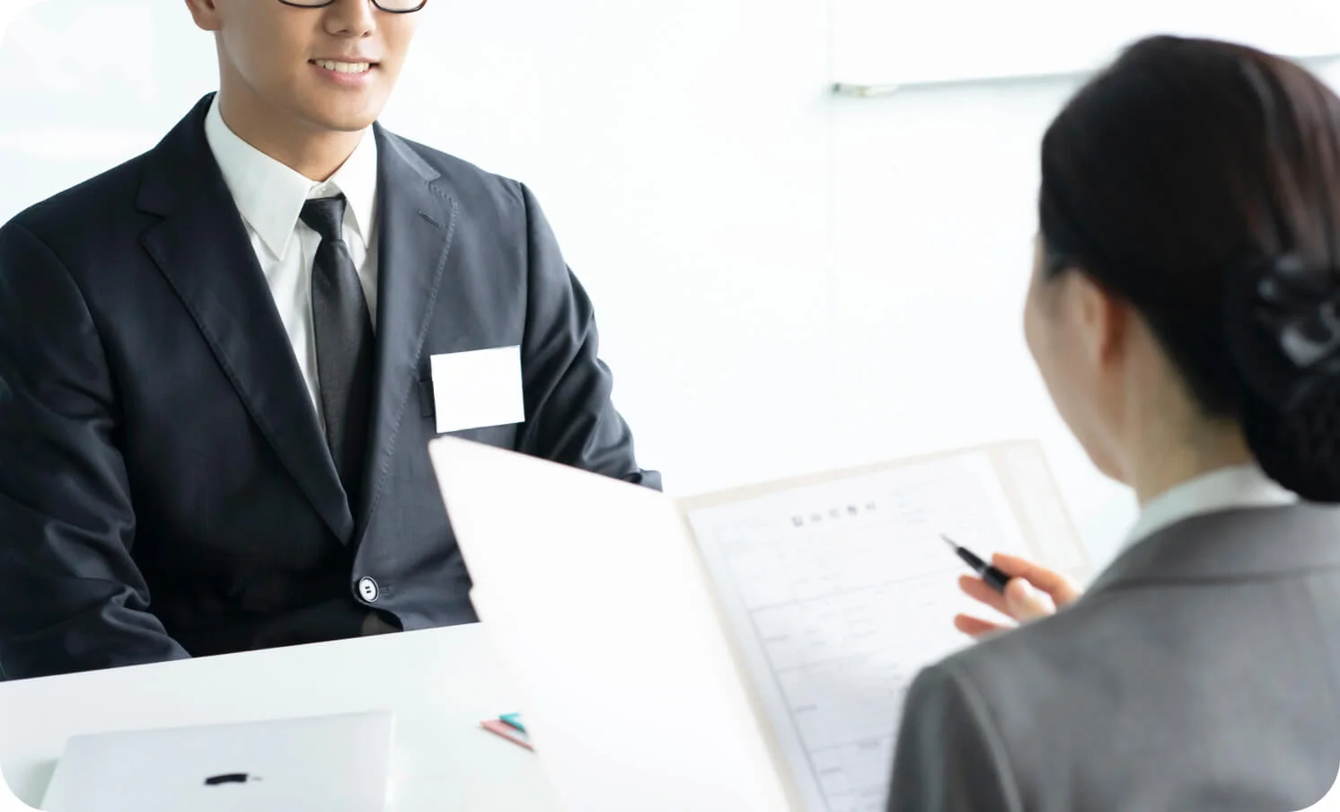 취업 면접을 보는 지원자의 이미지