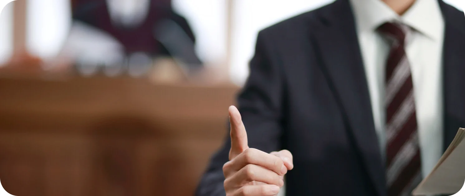 가정법원에서 의뢰인의 중대한 이혼 사유를 논리적으로 변론하는 이혼 전문 변호사