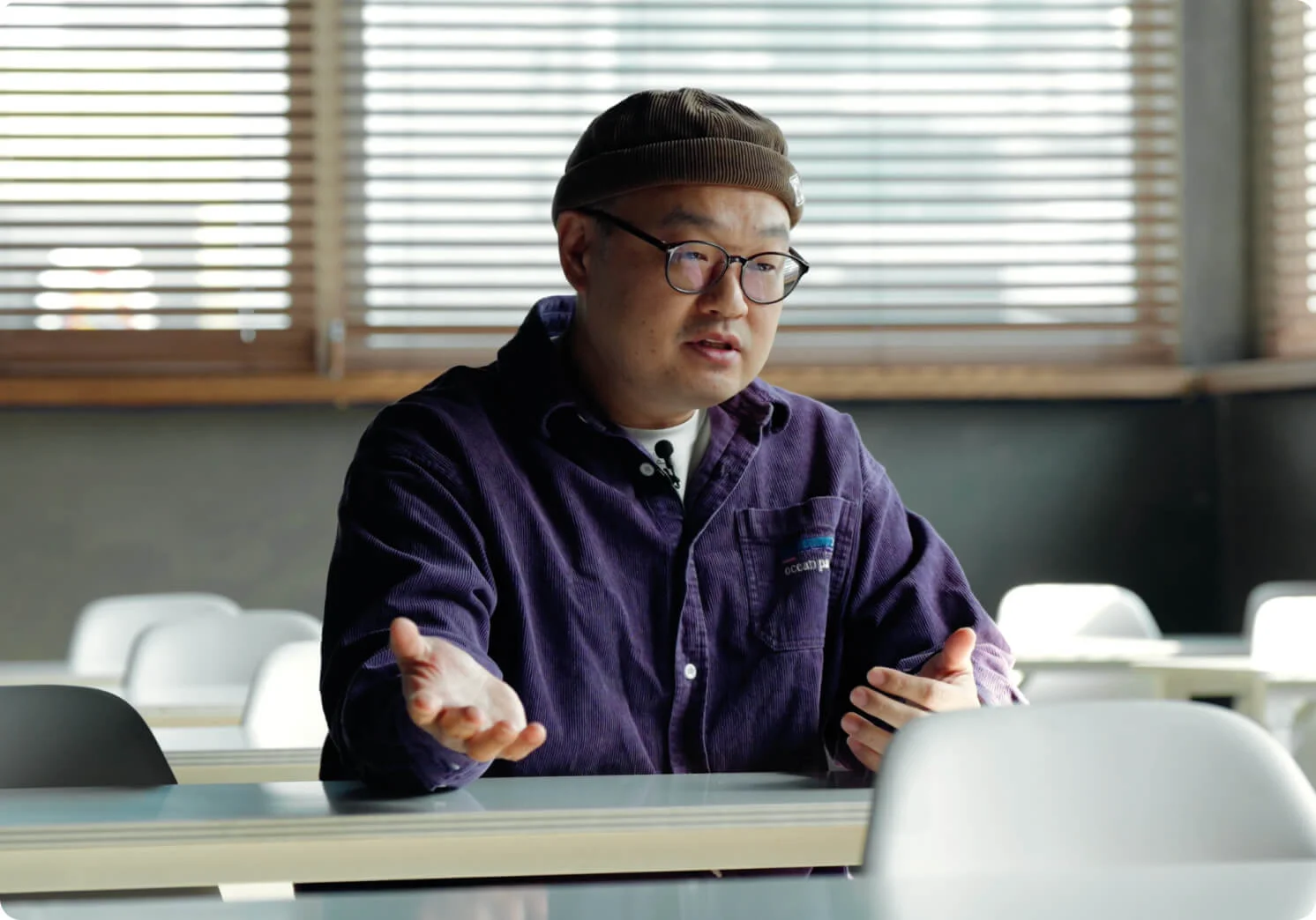 크몽 IT 카테고리 닷메이트 전문가 서진호 실장이 인터뷰를 하고 있다.