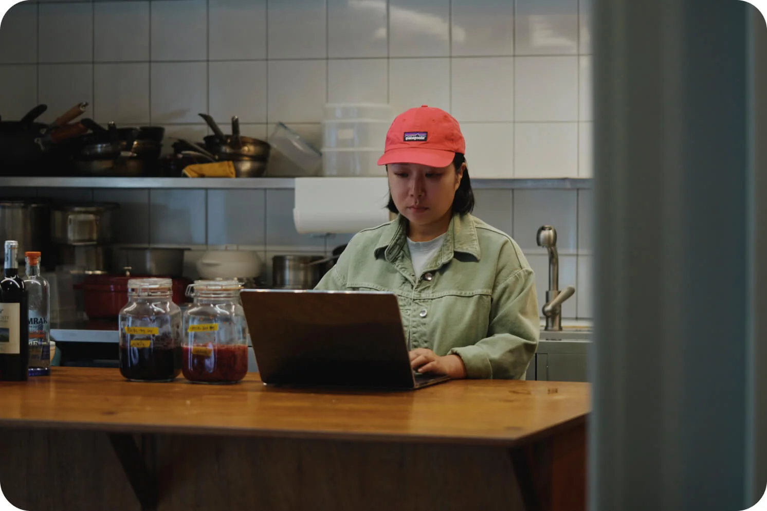 아워플래닛 장민영 대표가 일하는 모습