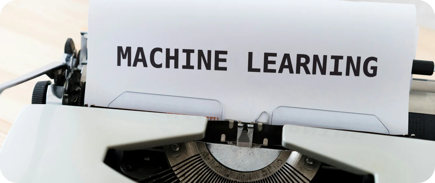 Machin Learning 이라고 타이핑 되어있는 종이 이미지