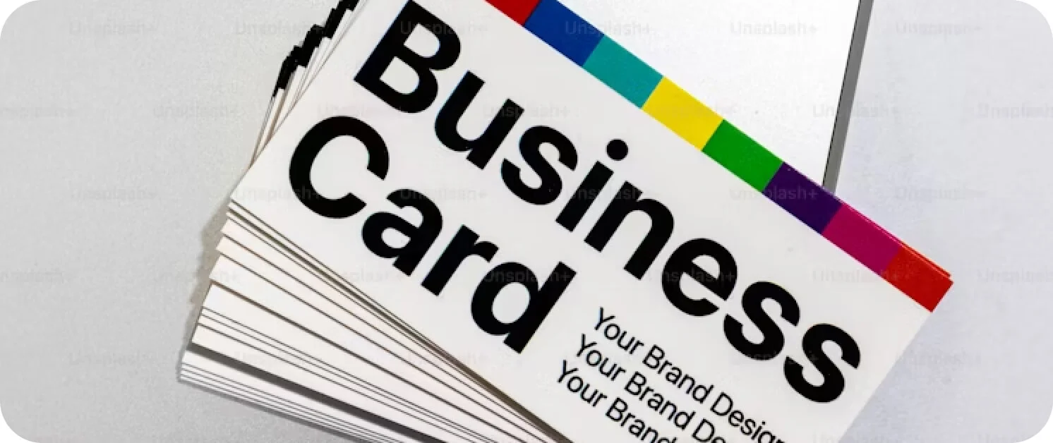 세련된 레이아웃과 타이포그래피가 적용된 현대적인 명함 제작 샘플 이미지