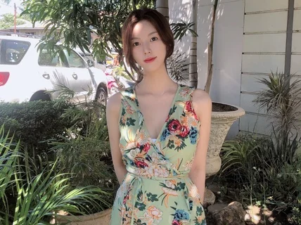 배우 이윤아, 귀사 제품에 상큼함을 더 할 모델입니다.