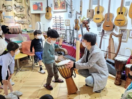 음악역사해설을 노래및연주로 설명및 악기역사자료 보유.