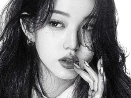 연필로 깔끔하고 세련된 인물초상화 그려 드립니다.