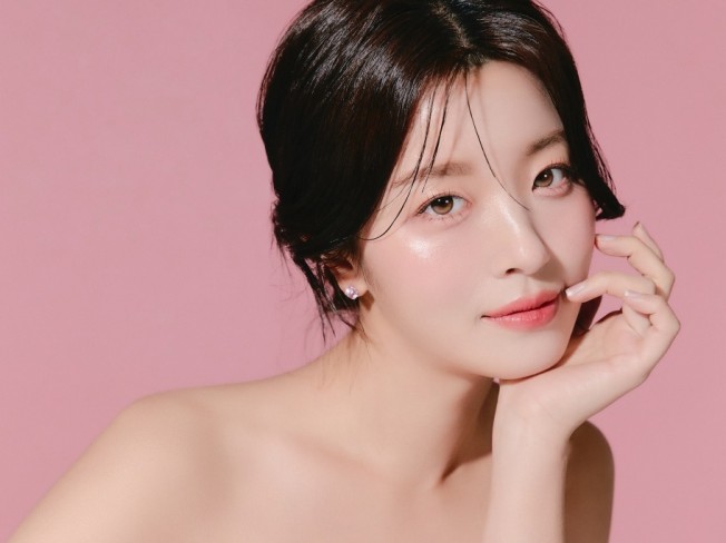 맑은 모델 윤설아. 배우,모델로써 만족시켜 드리겠습니다