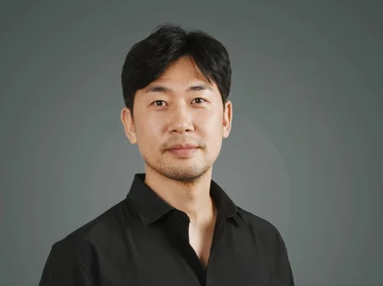 30대 남성 모델이 필요하시다면 봐주세요