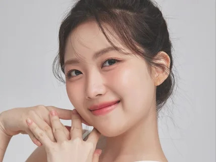 환한 미소가 매력적인 모델 연이 입니다.