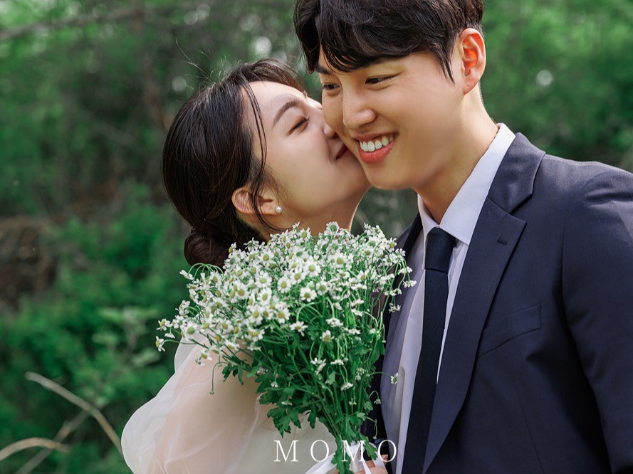가장 아름다운 순간과 감정을 고이 담아 드립니다.