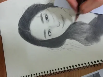100프로수작업으로 정성을다해서 연필인물화 그려드려요