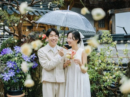 꾸밈없는 행복과 예쁨, 스몰웨딩 하우스웨딩 야외웨딩