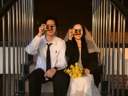 따뜻한 무드의 감성웨딩스냅｜지금바로 만나보세요